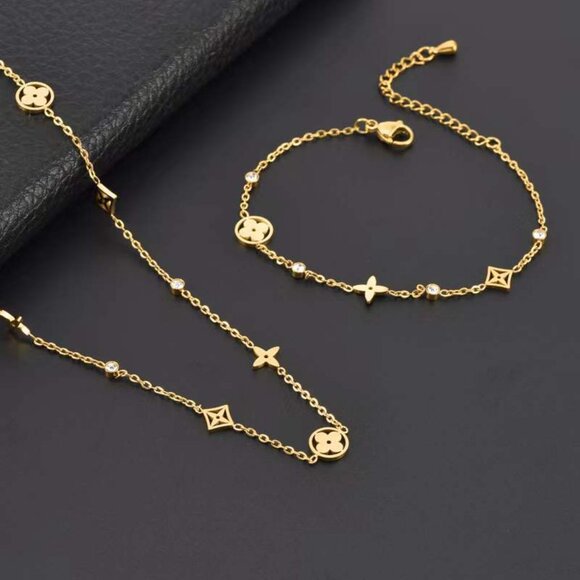 Elegant 18K Gold Plated Geometric Necklace | Trendy Titanium Steel Jewelry for W - Picture 6 of 6